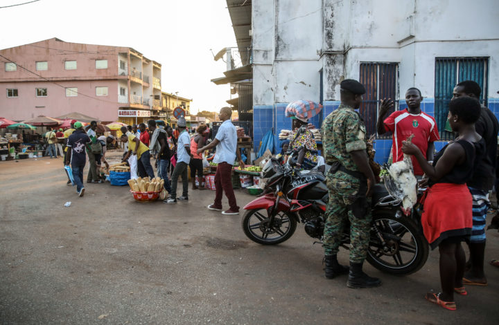 Comerciantes nas ruas de Bissau, Guiné-Bissau, 23 de novembro de 2019. ANDRÉ KOSTERS/LUSA