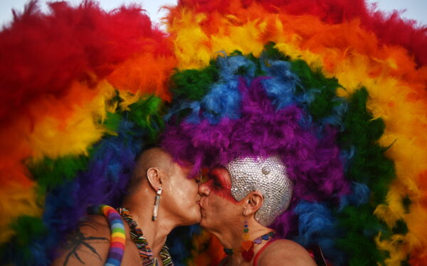 epa10736836 Two persons kiss during the 24th edition of the Brasilia LGBT+ Pride March, on the esplanade of the Ministries in Brasilia, Brazil, 09 July 2023. With the march towards the National Congress, the capital of Brazil ends its 2023 Pride festival, which began on June 24 and which developed recreational, cultural, and educational activities around diversity and the claim of rights of the LGBT+ community.  EPA/Andre Borges