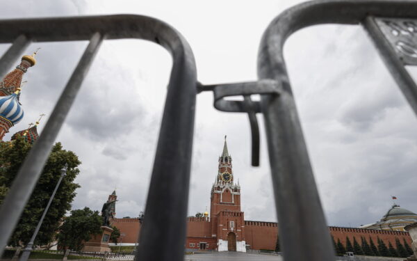 epa10717433 A Spaskaya tower of the Moscow Kremlin is seen behind the fences on the closed entrance to the Red square in Moscow, Russia, 29 June 2023. On 24 June, counter-terrorism measures were enforced in Moscow and other Russian regions after private military company (PMC) Wagner Group chief Yevgeny Prigozhin claimed that his troops had occupied the building of the headquarters of the Southern Military District in Rostov-on-Don, demanding a meeting with Russia's defense chiefs. Belarusian President Lukashenko, a close ally of Putin, negotiated a deal with Wagner chief Prigozhin to stop the movement of the group's fighters across Russia, the press service of the President of Belarus reported. Prigozhin announced that Wagner fighters were turning their columns around and going back in the other direction, returning to their field camps.  EPA/SERGEI ILNITSKY