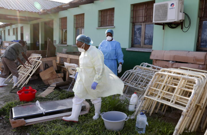 epa07469453 Mozambican doctors and nurses cleane and prepare beds in the newly opened Unicef center of Cholera treatment in the Macurungo neighbourhood of the city of Beira, after the passage of cyclone Idai, in the province of Sofala, central Mozambique, 28 March 2019. Reports state that some 1.7 million people are said to be affected across southern Africa.  EPA/TIAGO PETINGA