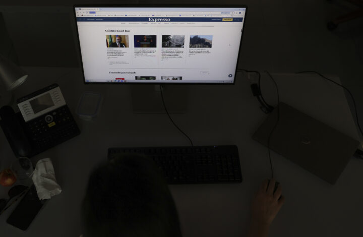 Imprensa online, 17 de junho de 2025 em Lisboa. TIAGO PETINGA/LUSA